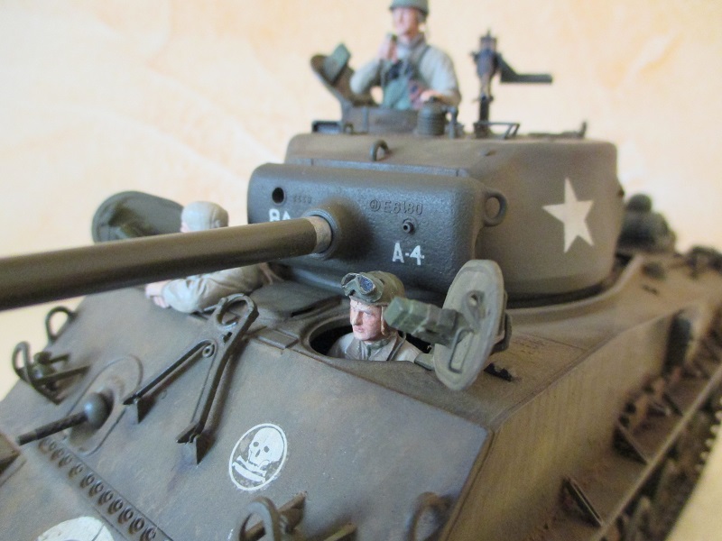 M4A3E8 Sherman "Easy Eight" Tamiya 1/35 et figurines Dragon - Page 5 160401072316314022